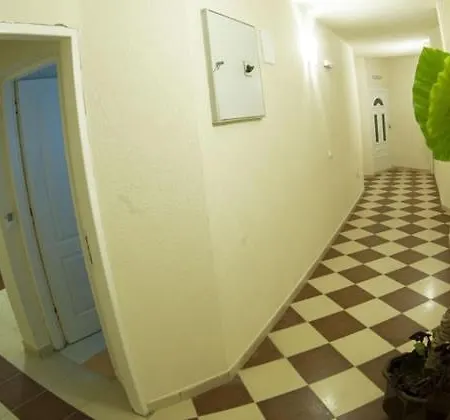 Prenociste Trio ホテル *